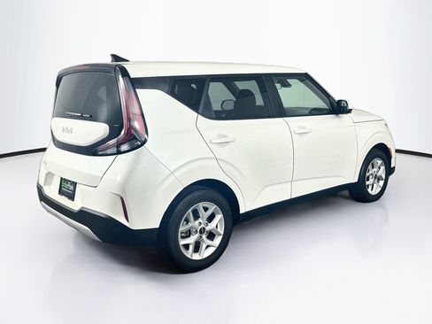 Used 2025 Kia Soul LX w/ LX Technology Package FWD image 9