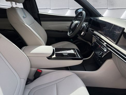 Used 2025 Hyundai Tucson Limited image 13