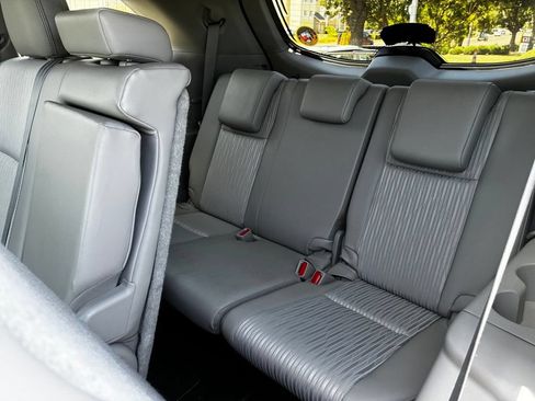 Used 2019 Toyota Highlander Plus FWD image 13