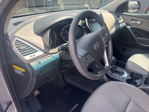 Used 2019 Hyundai Santa Fe XL SE FWD image 17