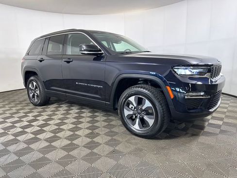 Used 2022 Jeep Grand Cherokee Limited 4xe image 2