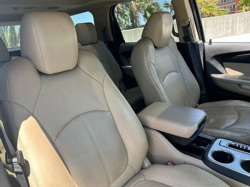 Used 2011 GMC Acadia SLT image 10