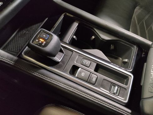 Used 2022 Nissan Pathfinder Platinum w/ Cargo Package image 26