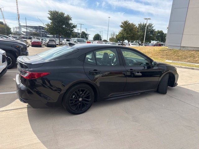 Used 2025 Toyota Camry SE FWD image 3