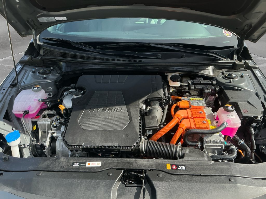 Used 2025 Hyundai Elantra Limited FWD image 18