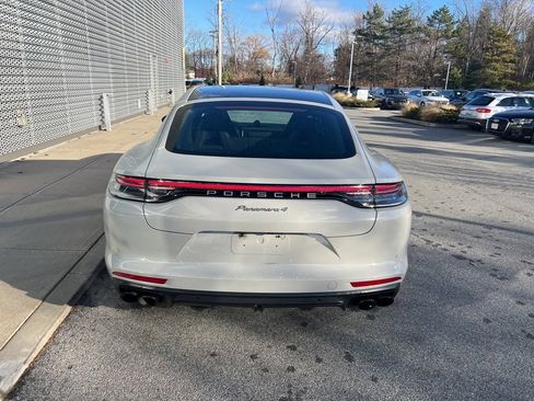 Used 2023 Porsche Panamera 4 Platinum Edition image 32