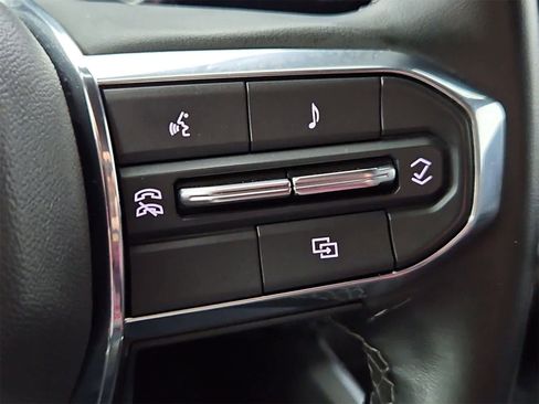 Used 2024 GMC Canyon Elevation image 24