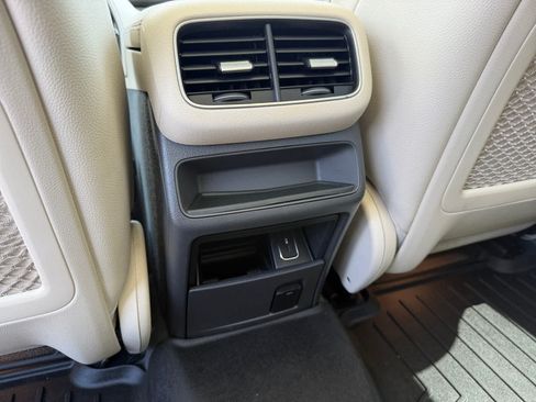Certified 2020 Mercedes-Benz GLE 350 w/ Premium Package image 16