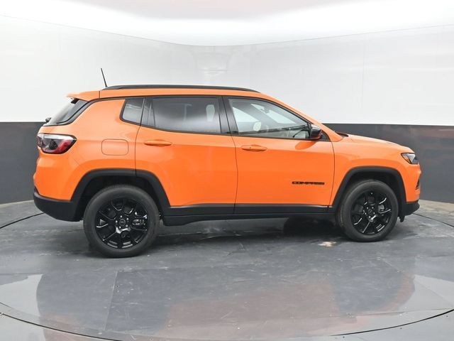 Used 2026 Jeep Compass Latitude AWD/4WD image 31