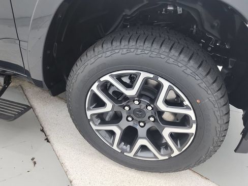 New 2026 RAM 1500 Laramie AWD/4WD image 33