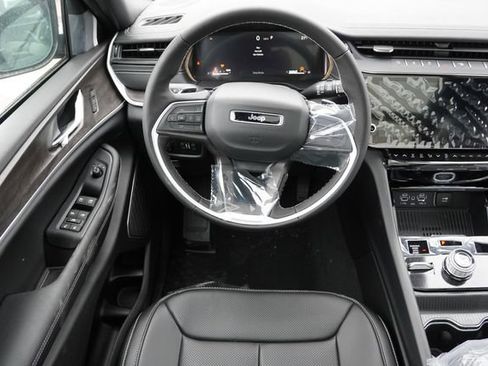 New 2026 Jeep Grand Cherokee Limited w/ Luxury Tech Group II AWD/4WD image 14