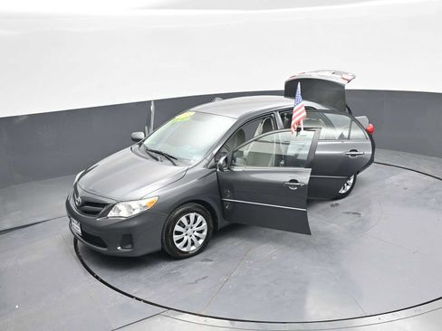 Used 2013 Toyota Corolla LE FWD image 41