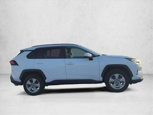 Certified 2021 Toyota RAV4 XLE FWD image 5