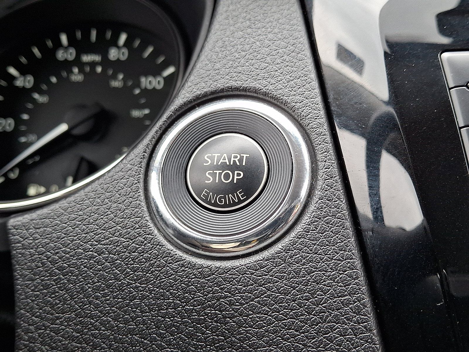 Used 2019 Nissan Rogue SV AWD/4WD image 24