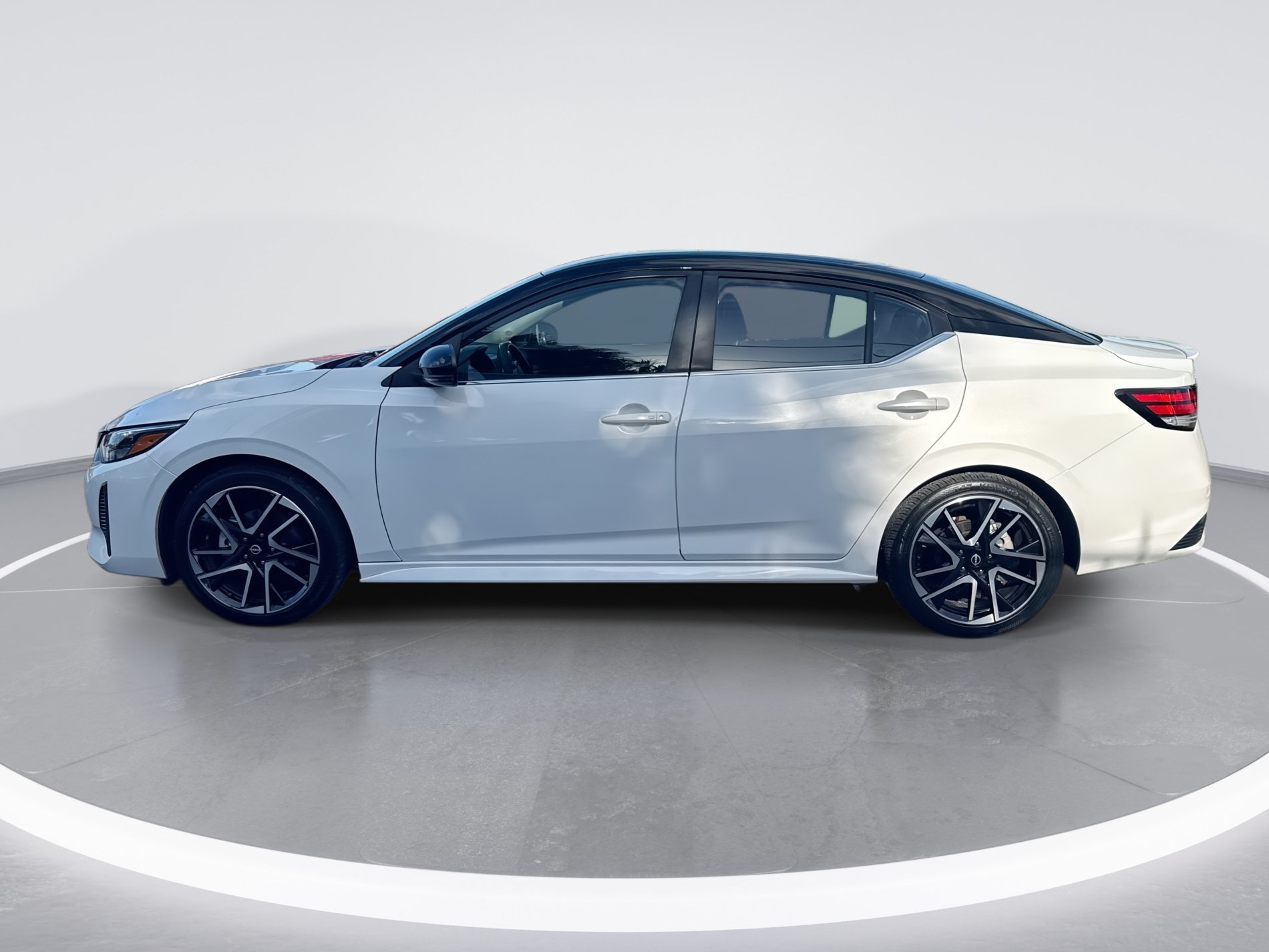 Certified 2025 Nissan Sentra SR FWD image 7