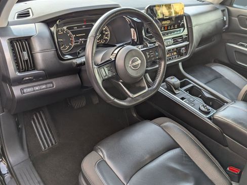 Used 2023 Nissan Pathfinder SL image 4