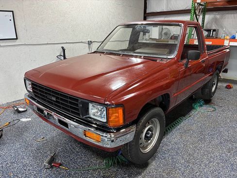 Used 1986 Toyota Pickup 2WD Regular Cab image 1