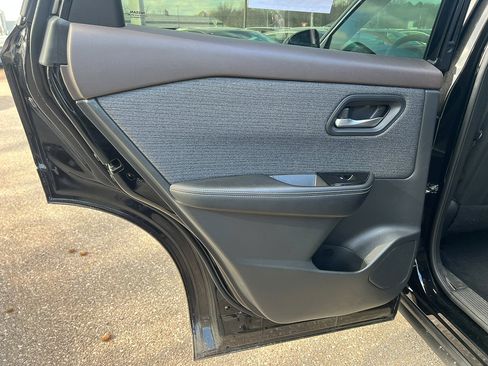 Used 2022 Nissan Rogue SV image 22