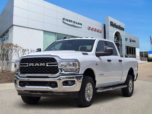 Used 2024 RAM 2500 Big Horn w/ Protection Group AWD/4WD image 2