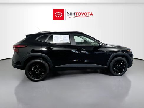 Used 2025 Chevrolet Trax ACTIV w/ Sunroof Package FWD image 2