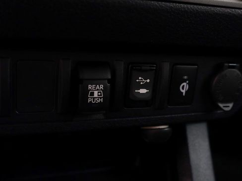 Used 2019 Toyota Tacoma TRD Off-Road AWD/4WD image 36