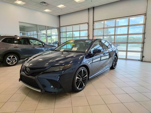 Used 2018 Toyota Camry XSE FWD image 7
