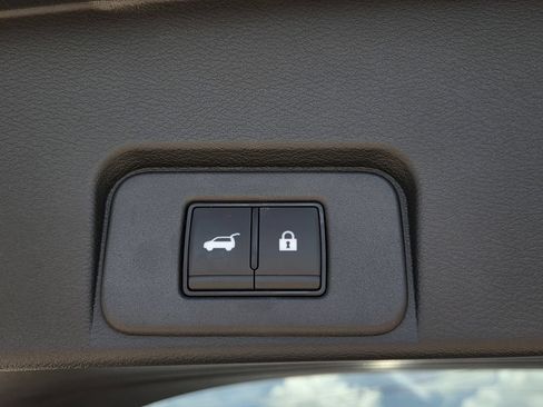 Used 2025 Nissan Rogue Platinum w/ Tech Package FWD image 25