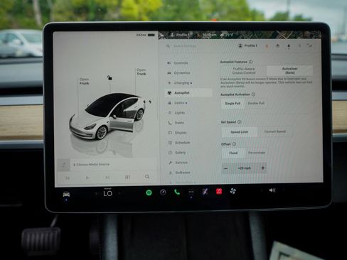 Used 2023 Tesla Model 3 Standard Range image 13