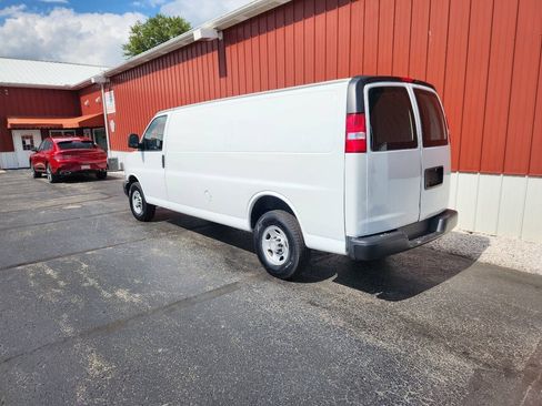 Used 2015 Chevrolet Express 2500 Extended RWD image 3