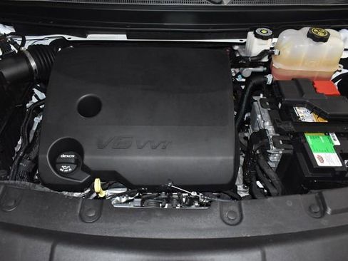 Used 2022 Chevrolet Traverse LS image 10