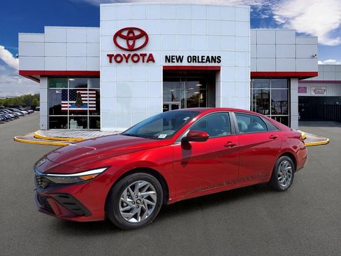 Used 2026 Hyundai Elantra Hybrid FWD image 1