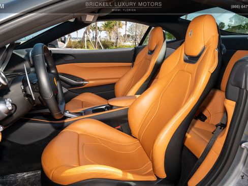 Used 2019 Ferrari Portofino image 8