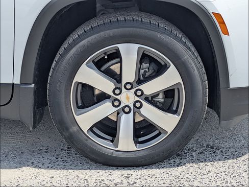 Used 2023 Chevrolet Traverse LT w/ LT Premium Package FWD image 12