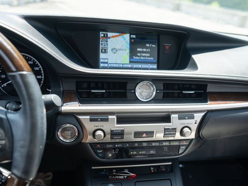 Used 2014 Lexus ES 350 w/ Luxury Package FWD image 29