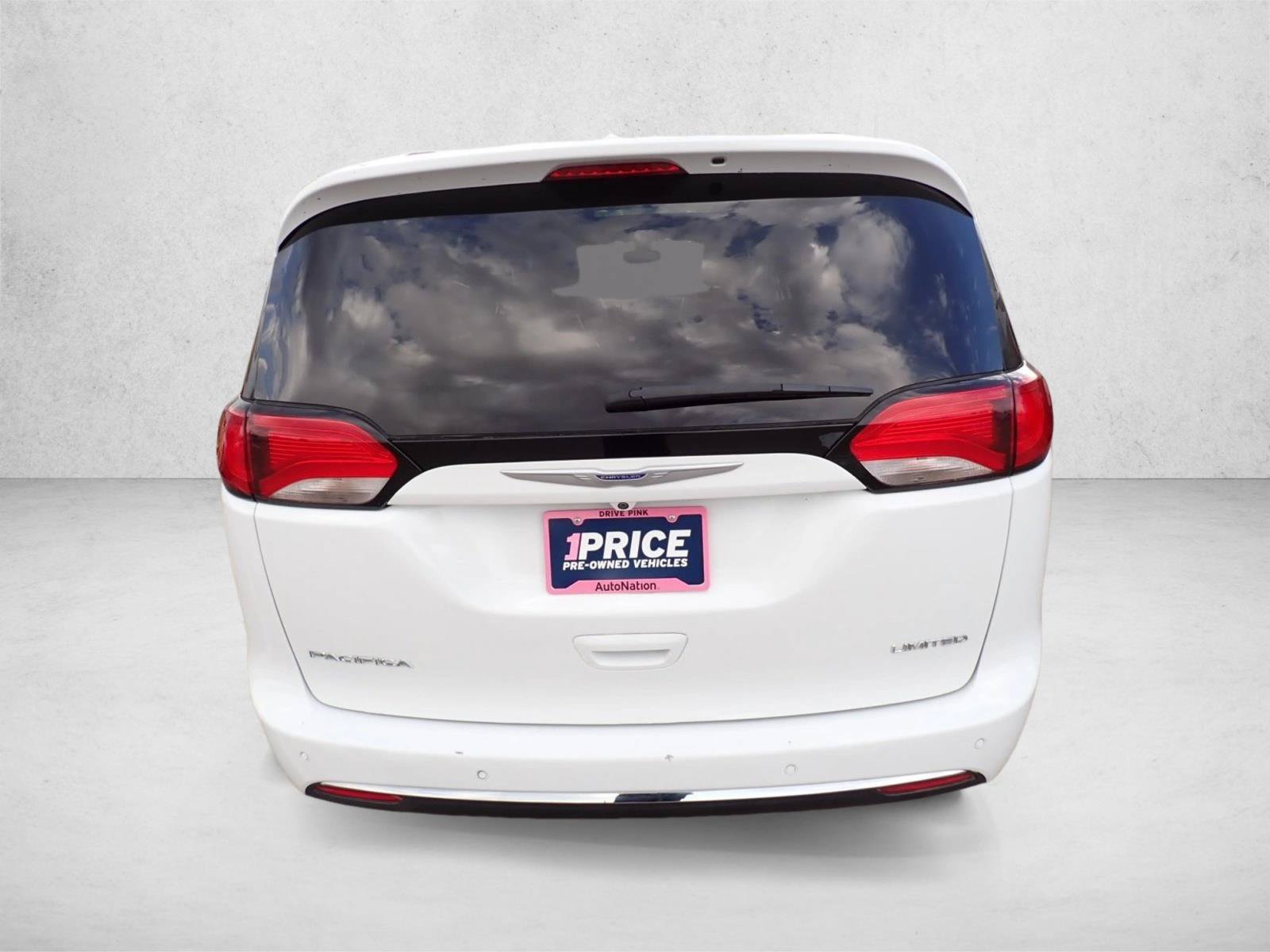 Used 2020 Chrysler Pacifica Limited FWD image 3