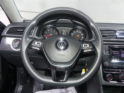 Used 2018 Volkswagen Passat 2.0T S w/ Driver Assistance Package FWD image 29