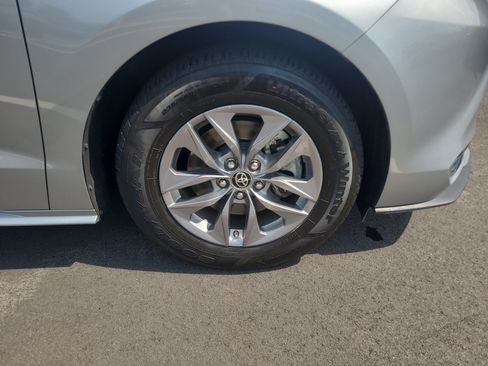 Certified 2023 Toyota Sienna XLE AWD/4WD image 12