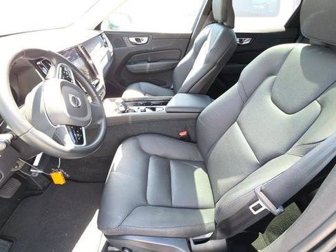 Used 2025 Volvo XC60 B5 Plus image 5