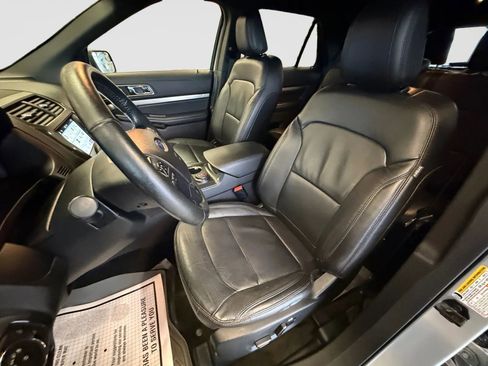 Used 2018 Ford Explorer XLT w/ Equipment Group 202A image 9