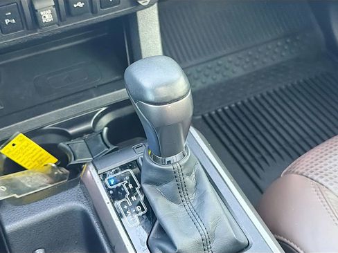 Used 2022 Toyota Tacoma Limited AWD/4WD image 30