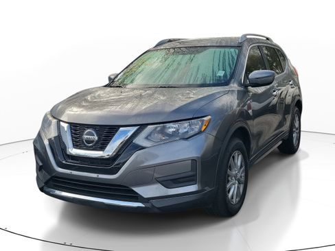 Used 2018 Nissan Rogue SV image 3