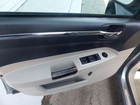Used 2007 Chrysler 300 C RWD image 18