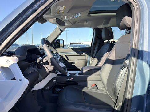 Used 2025 Land Rover Defender 110 S image 3