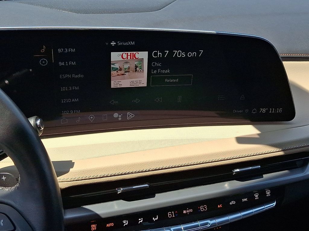 Used 2024 Cadillac XT4 Luxury w/ Cold Weather Package AWD/4WD image 18