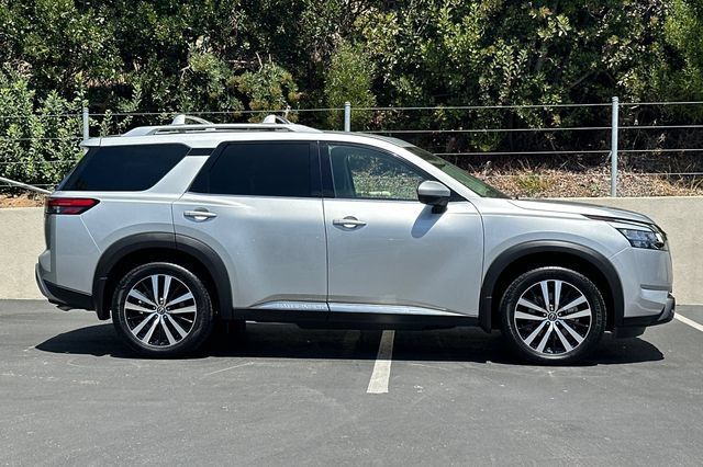 Used 2023 Nissan Pathfinder Platinum FWD image 6