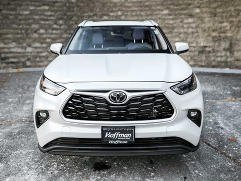 Certified 2023 Toyota Highlander XLE image 4