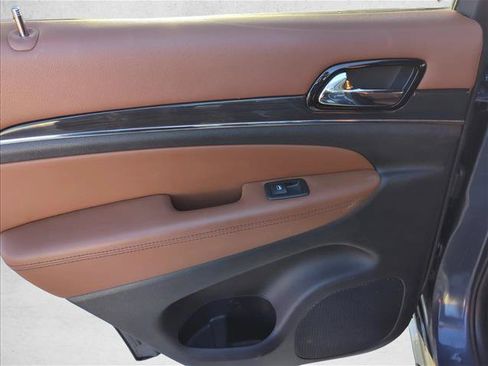 Used 2020 Jeep Grand Cherokee Overland AWD/4WD image 8