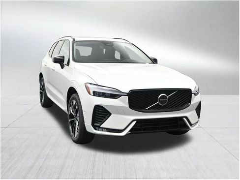 New 2026 Volvo XC60 B5 Plus AWD/4WD image 7