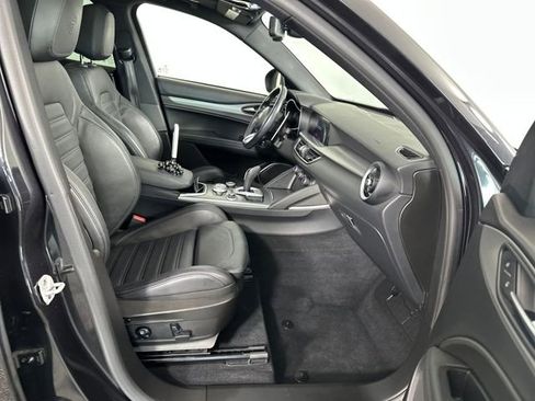 Used 2022 Alfa Romeo Stelvio Veloce image 28