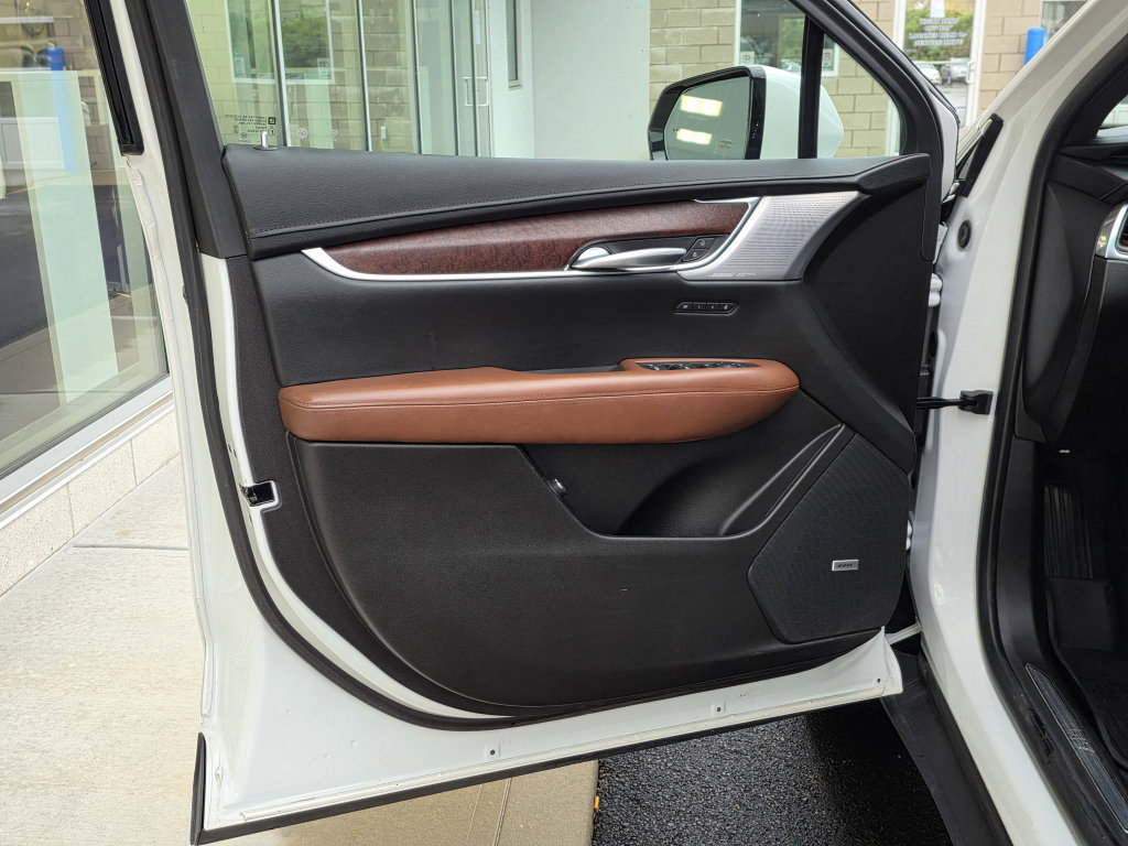 Used 2023 Cadillac XT5 Premium Luxury w/ Technology Package AWD/4WD image 21